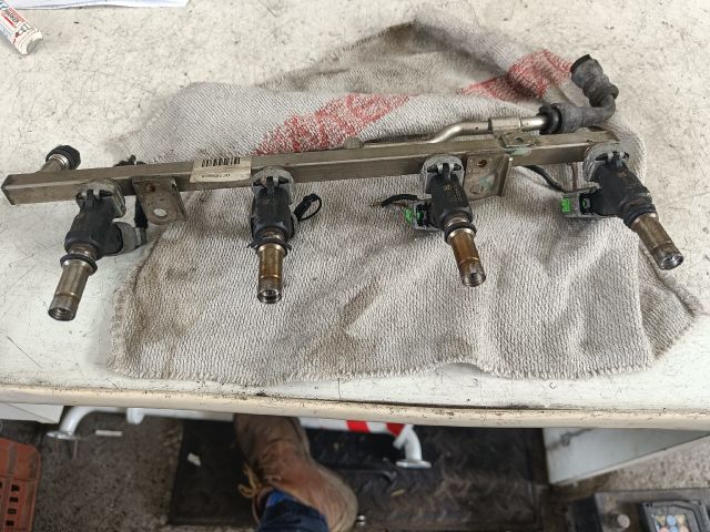 bontott OPEL ZAFIRA B Porlasztó Sor / Híd