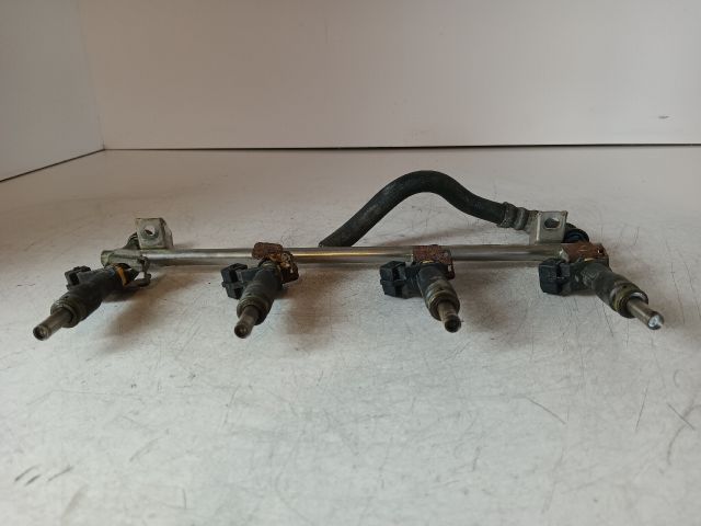 bontott OPEL ZAFIRA B Porlasztó Sor / Híd