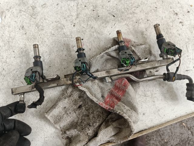 bontott OPEL ZAFIRA B Porlasztó Sor / Híd