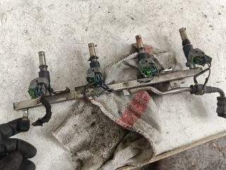 bontott OPEL ZAFIRA B Porlasztó Sor / Híd