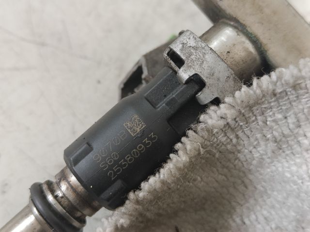 bontott OPEL ZAFIRA B Porlasztó Sor / Híd