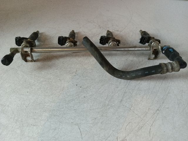 bontott OPEL ZAFIRA B Porlasztó Sor / Híd