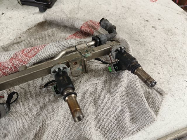 bontott OPEL ZAFIRA B Porlasztó Sor / Híd