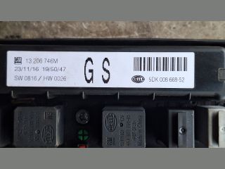 bontott OPEL ZAFIRA B Biztosítéktábla Motortér