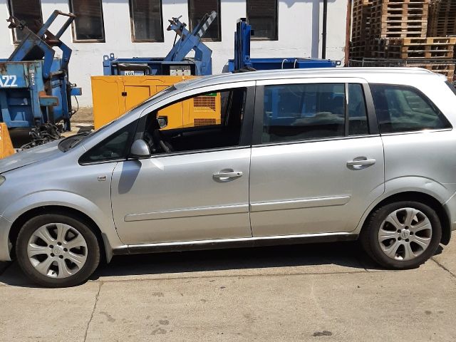 bontott OPEL ZAFIRA B Biztosítéktábla Motortér