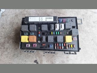 bontott OPEL ZAFIRA B Biztosítéktábla Motortér