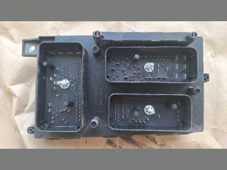 bontott OPEL ZAFIRA B Biztosítéktábla Motortér