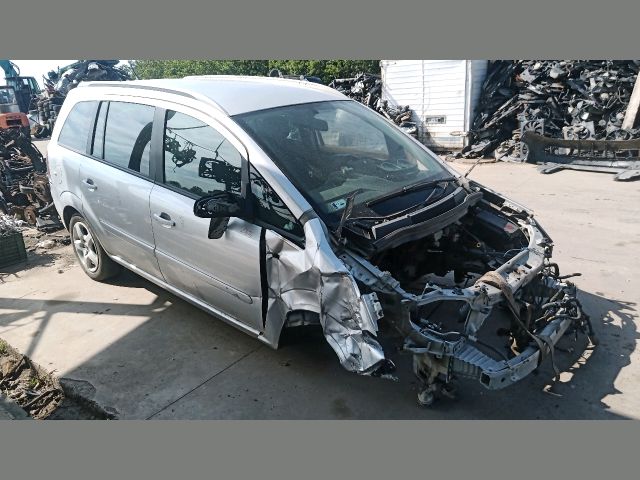 bontott OPEL ZAFIRA B Biztosítéktábla Motortér