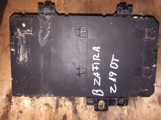 bontott OPEL ZAFIRA B Biztosítéktábla Motortér