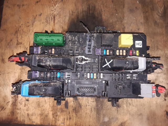 bontott OPEL ZAFIRA B Biztosítéktábla Motortér