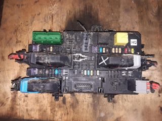 bontott OPEL ZAFIRA B Biztosítéktábla Motortér