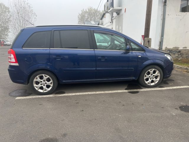 bontott OPEL ZAFIRA B Biztosítéktábla Motortér