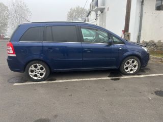 bontott OPEL ZAFIRA B Biztosítéktábla Motortér