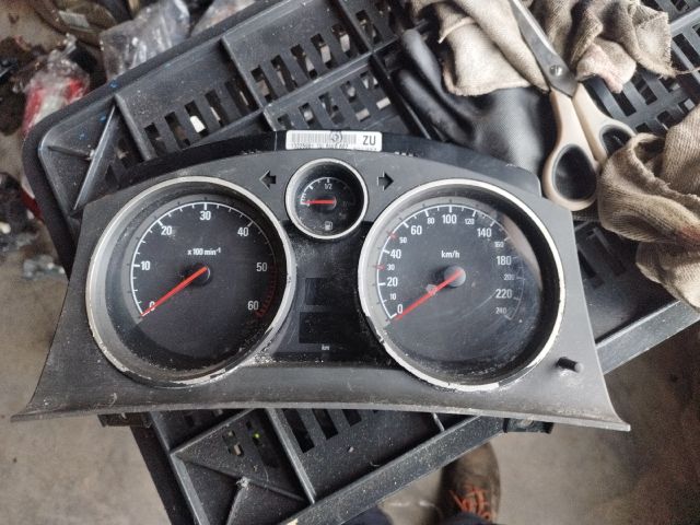 bontott OPEL ZAFIRA B Kilométeróra