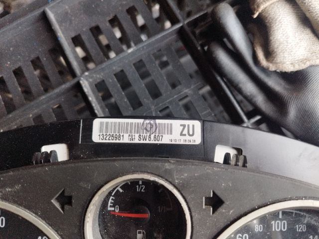 bontott OPEL ZAFIRA B Kilométeróra