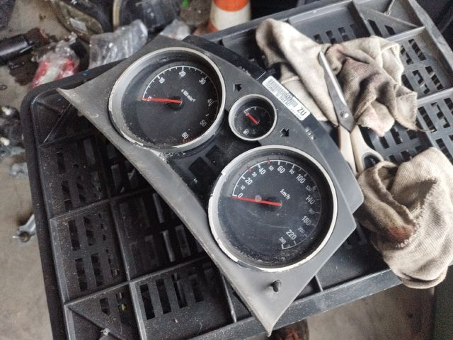 bontott OPEL ZAFIRA B Kilométeróra