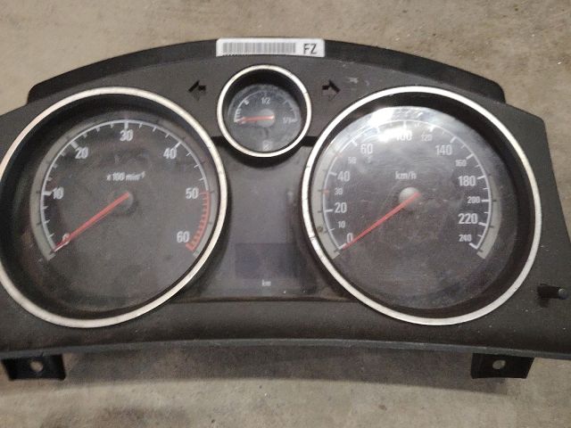 bontott OPEL ZAFIRA B Kilométeróra