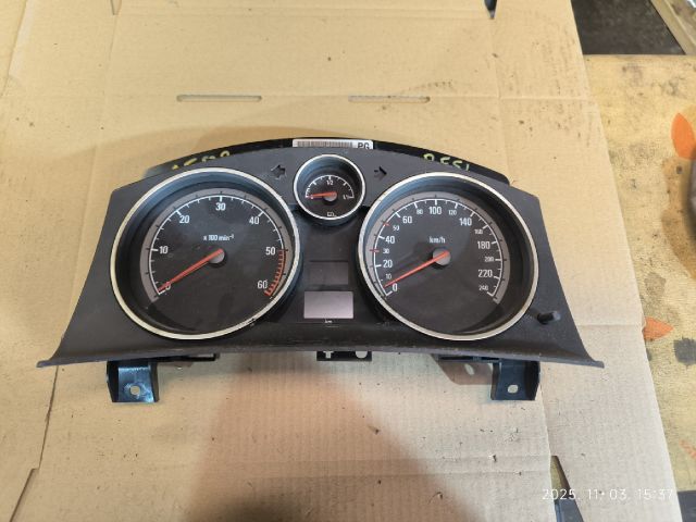 bontott OPEL ZAFIRA B Kilométeróra