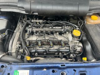 bontott OPEL ZAFIRA B Motor (Fűzött blokk hengerfejjel)