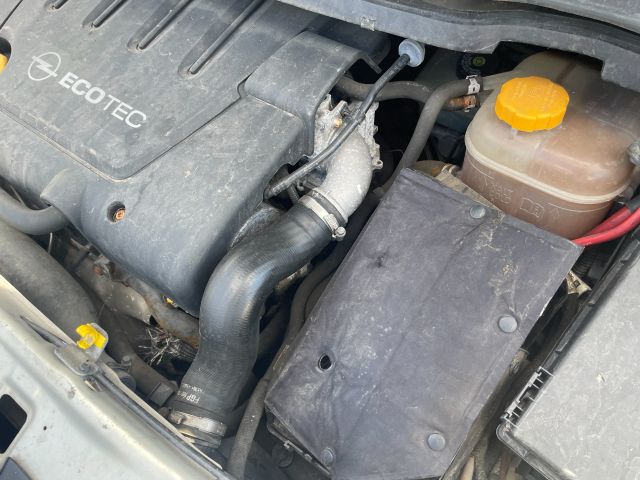bontott OPEL ZAFIRA B Motor (Fűzött blokk hengerfejjel)