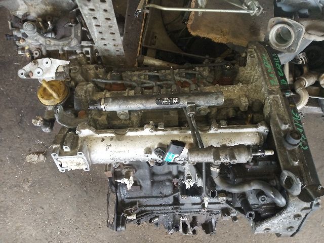 bontott OPEL ZAFIRA B Motor (Fűzött blokk hengerfejjel)