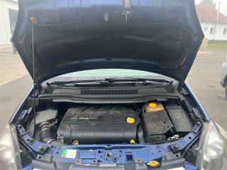 bontott OPEL ZAFIRA B Motor (Fűzött blokk hengerfejjel)