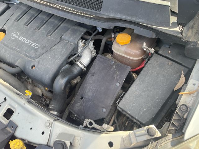bontott OPEL ZAFIRA B Motor (Fűzött blokk hengerfejjel)