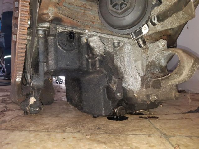 bontott OPEL ZAFIRA B Motor (Fűzött blokk hengerfejjel)