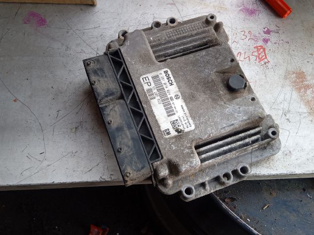 bontott OPEL ZAFIRA B Motorvezérlő