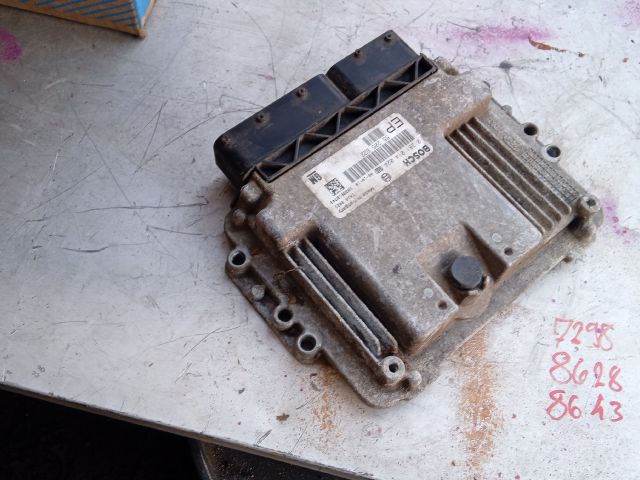 bontott OPEL ZAFIRA B Motorvezérlő