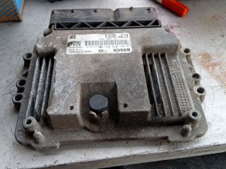 bontott OPEL ZAFIRA B Motorvezérlő