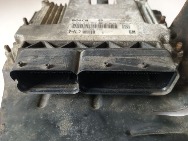 bontott OPEL ZAFIRA B Motorvezérlő