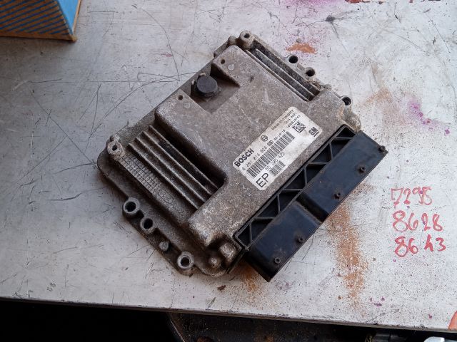 bontott OPEL ZAFIRA B Motorvezérlő