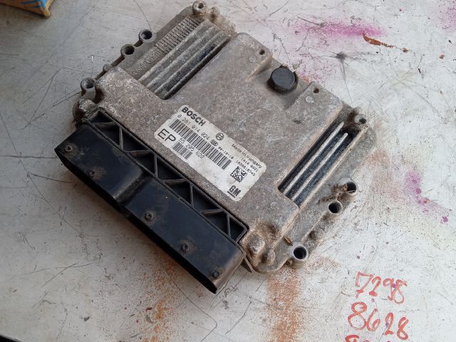 bontott OPEL ZAFIRA B Motorvezérlő