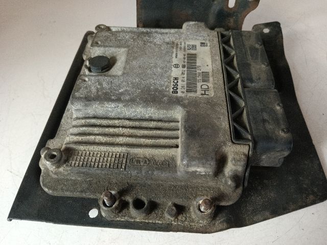 bontott OPEL ZAFIRA B Motorvezérlő