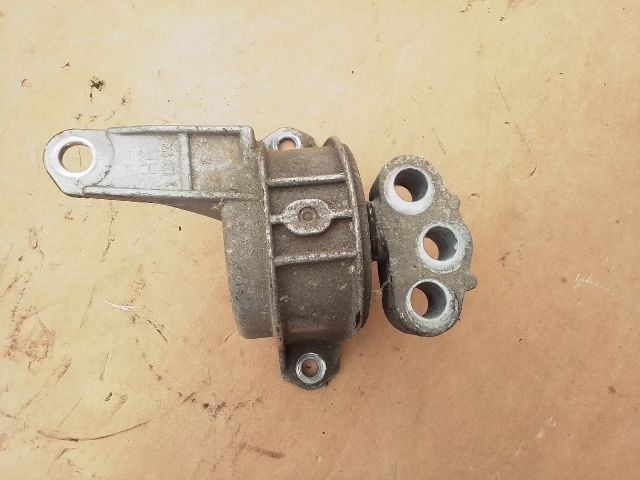 bontott OPEL ZAFIRA B Motor Tartó Bak Jobb