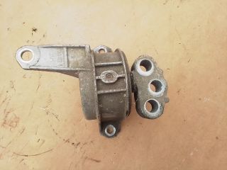 bontott OPEL ZAFIRA B Motor Tartó Bak Jobb