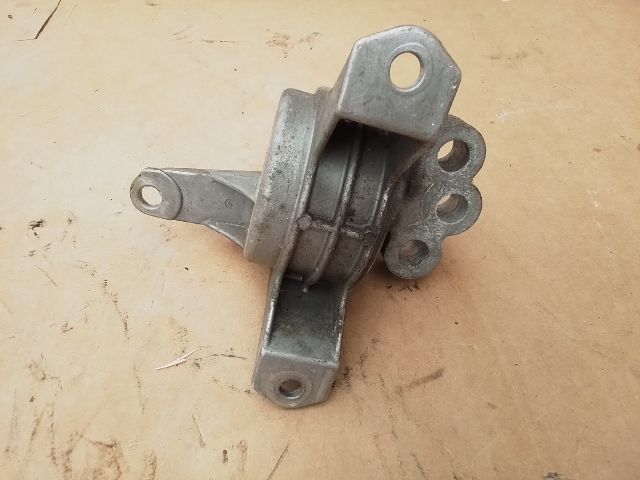 bontott OPEL ZAFIRA B Motor Tartó Bak Jobb