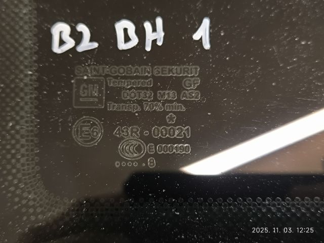 bontott OPEL ZAFIRA B Bal C Oszlop Oldalablak Üveg