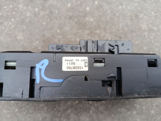 bontott OPEL ZAFIRA B Bal első Ablakemelő Kapcsoló