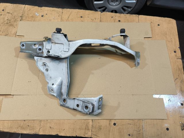 bontott OPEL ZAFIRA B Bal Fényszóró Lámpakeret