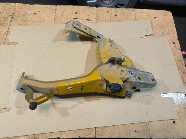 bontott OPEL ZAFIRA B Bal Fényszóró Lámpakeret