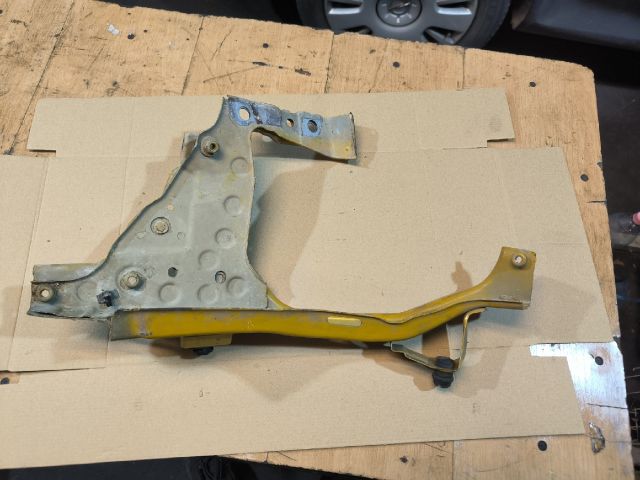 bontott OPEL ZAFIRA B Bal Fényszóró Lámpakeret