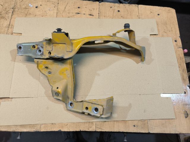 bontott OPEL ZAFIRA B Bal Fényszóró Lámpakeret