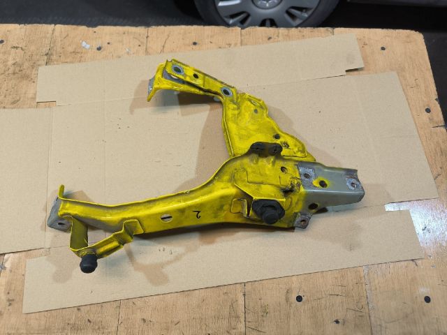 bontott OPEL ZAFIRA B Bal Fényszóró Lámpakeret