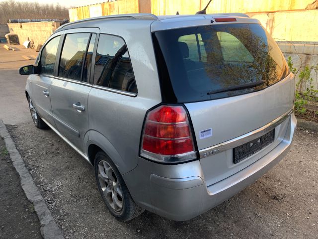 bontott OPEL ZAFIRA B Bal hátsó Gumikéder