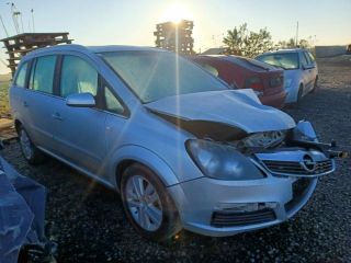 bontott OPEL ZAFIRA B Bal Ködfényszóró