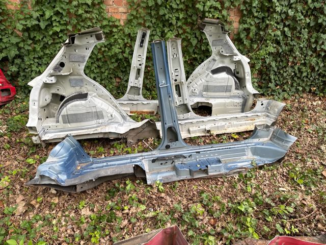 bontott OPEL ZAFIRA B Bal Küszöb