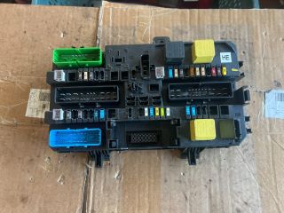 bontott OPEL ZAFIRA B Biztosítéktábla Csomagtér