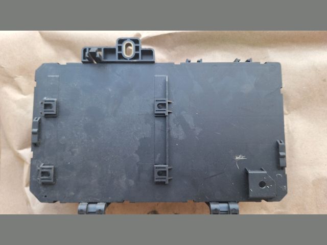 bontott OPEL ZAFIRA B Biztosítéktábla Csomagtér